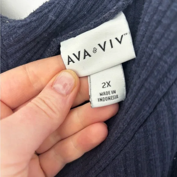 Navy Button-Down Ribbed Tank Top - Picture 2 of 4